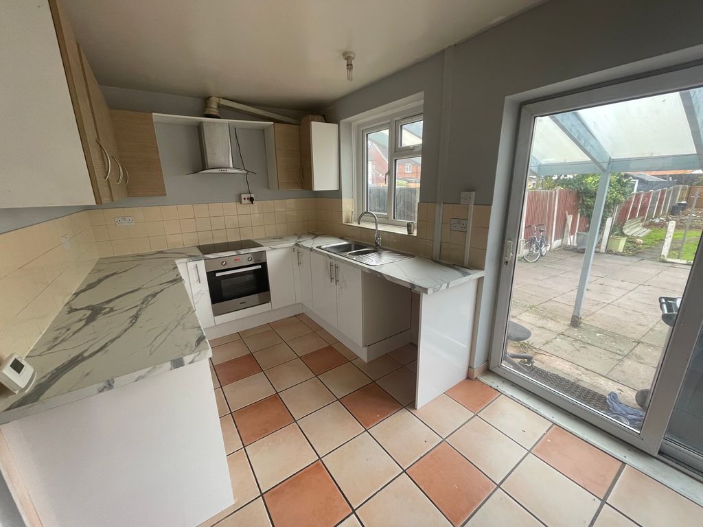 Property photo 3 of 6 Kitchen