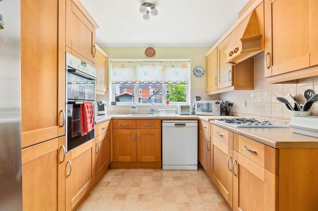 Property photo 2 of 18