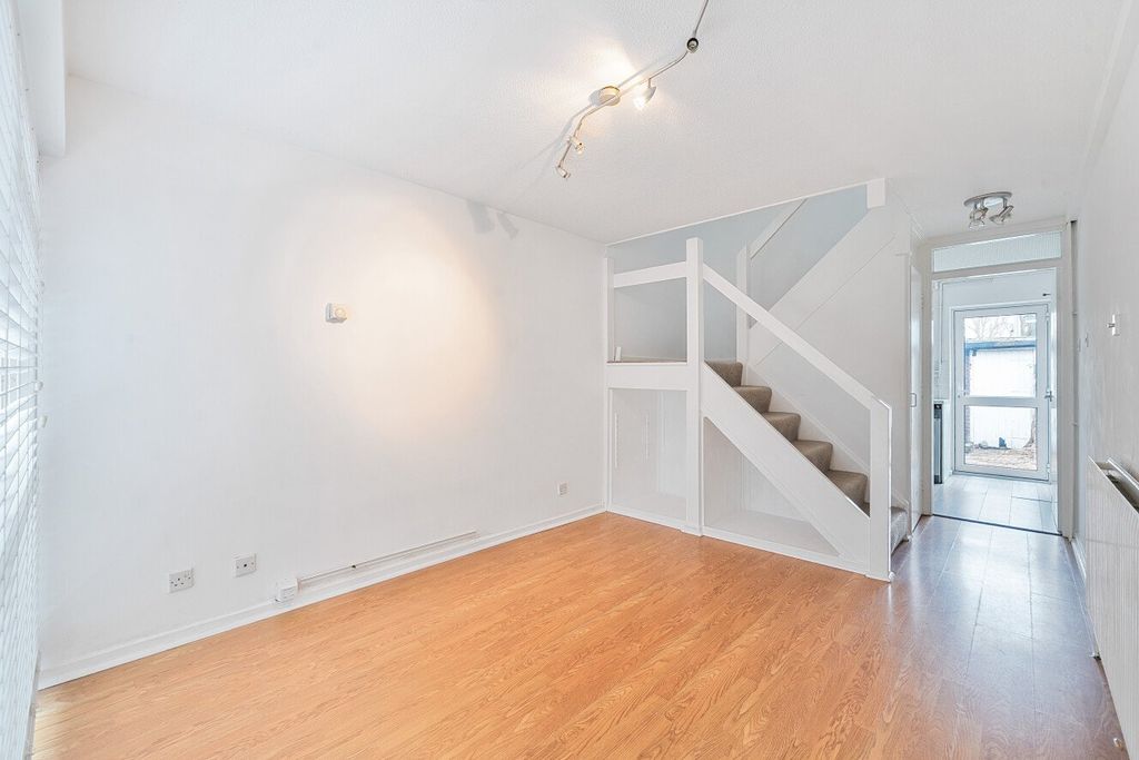 Property photo 2 of 7 Picture No. 16