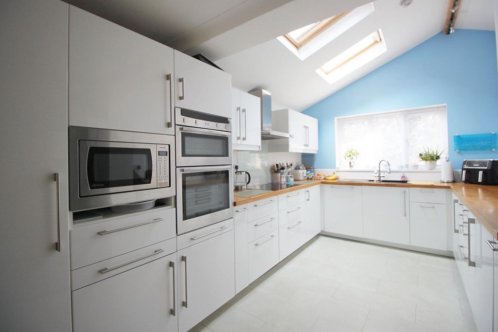Property photo 3 of 14 Kicthen Nn.Jpg