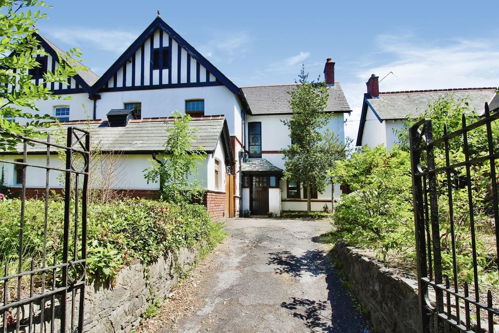 Property photo 2 of 33