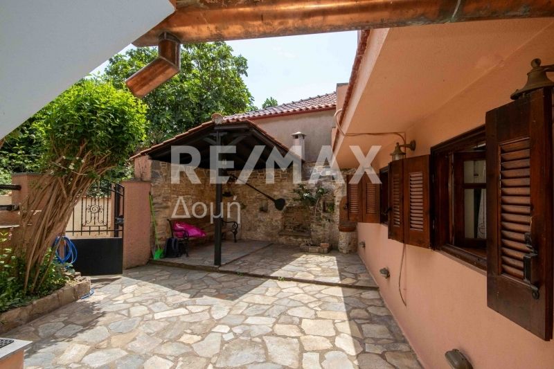 Property photo 2 of 35
