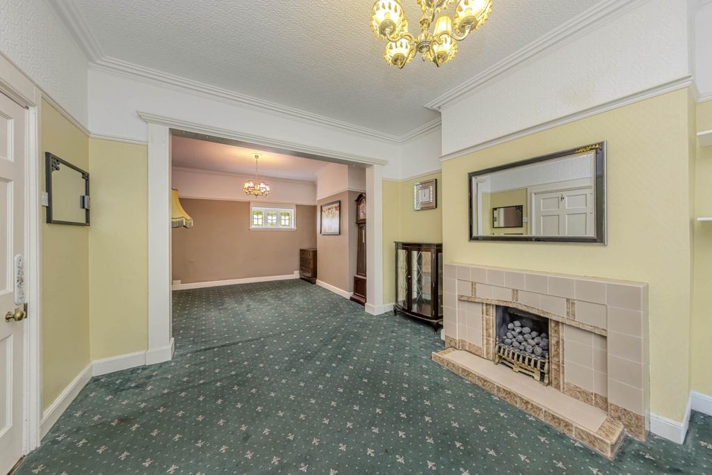 Property photo 2 of 31