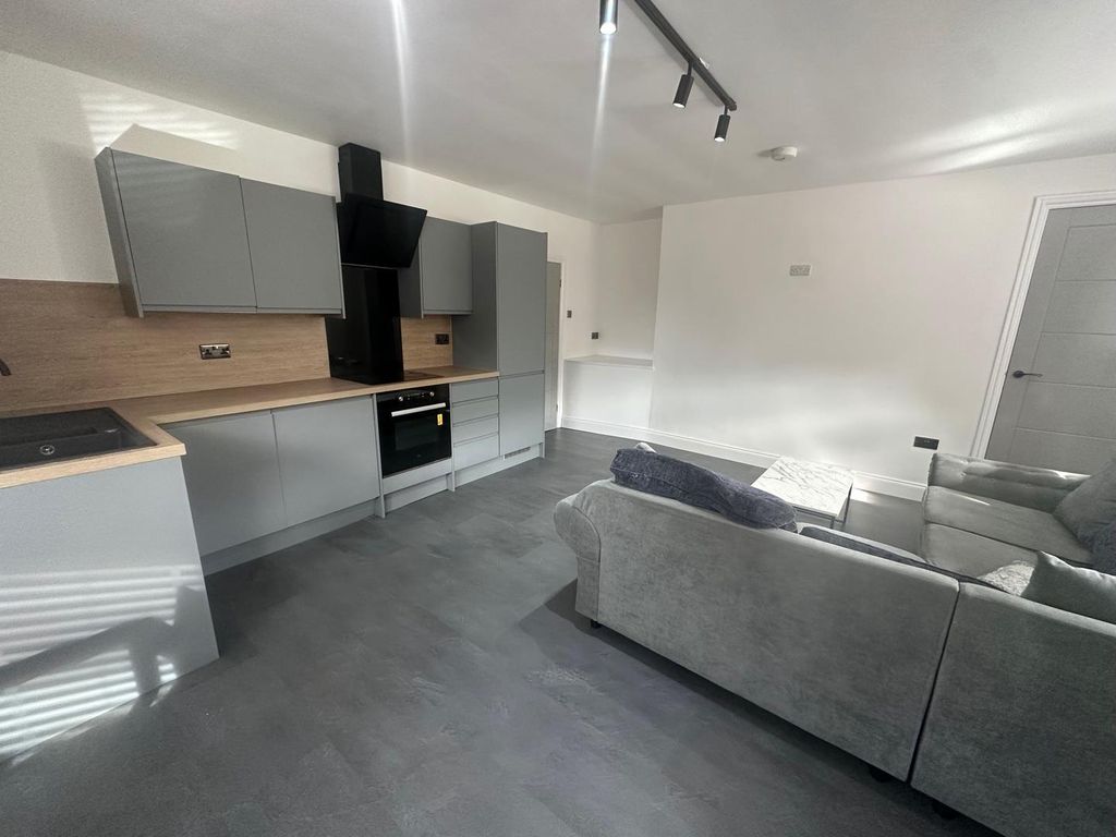 Property photo 3 of 10 Tempimagejwcvqb.Jpg