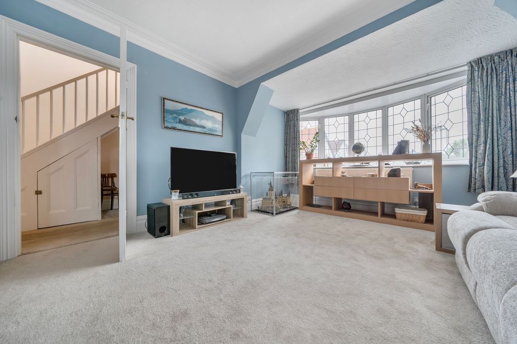 Property photo 2 of 21 Sitting Room