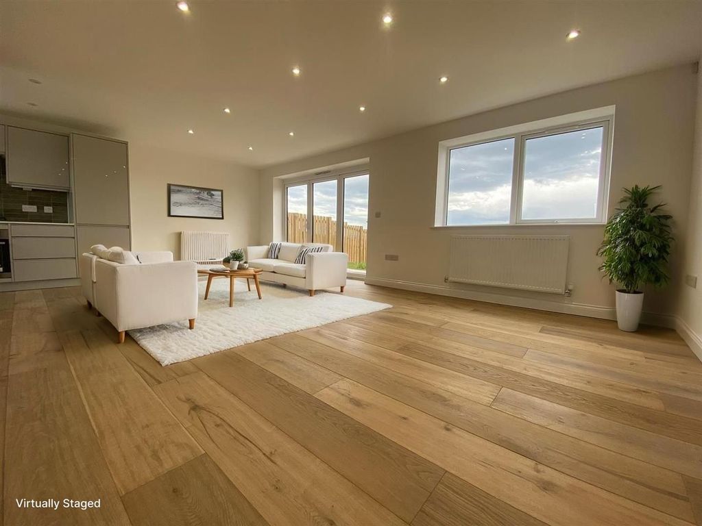 Property photo 3 of 16 Living / Dining Room