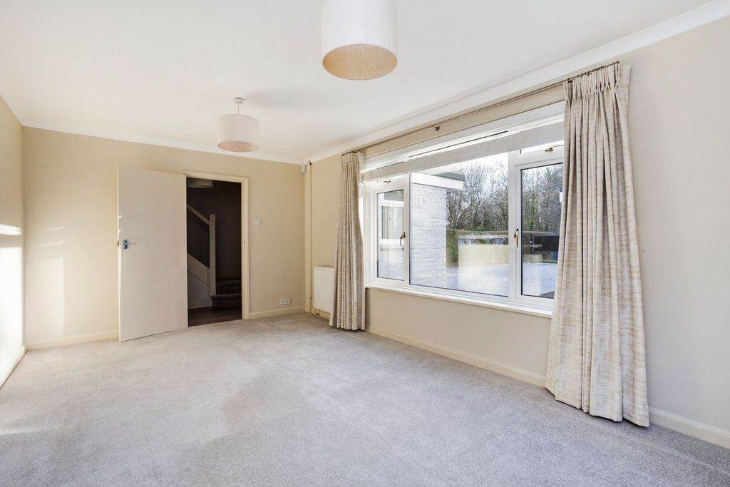 Property photo 2 of 31