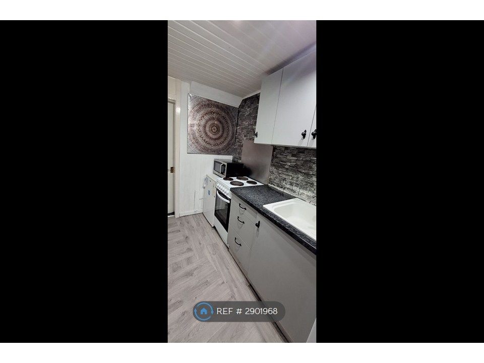 Property photo 1 of 32