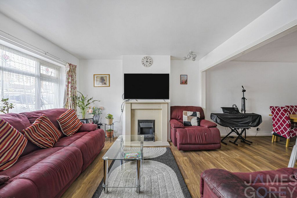 Property photo 2 of 25