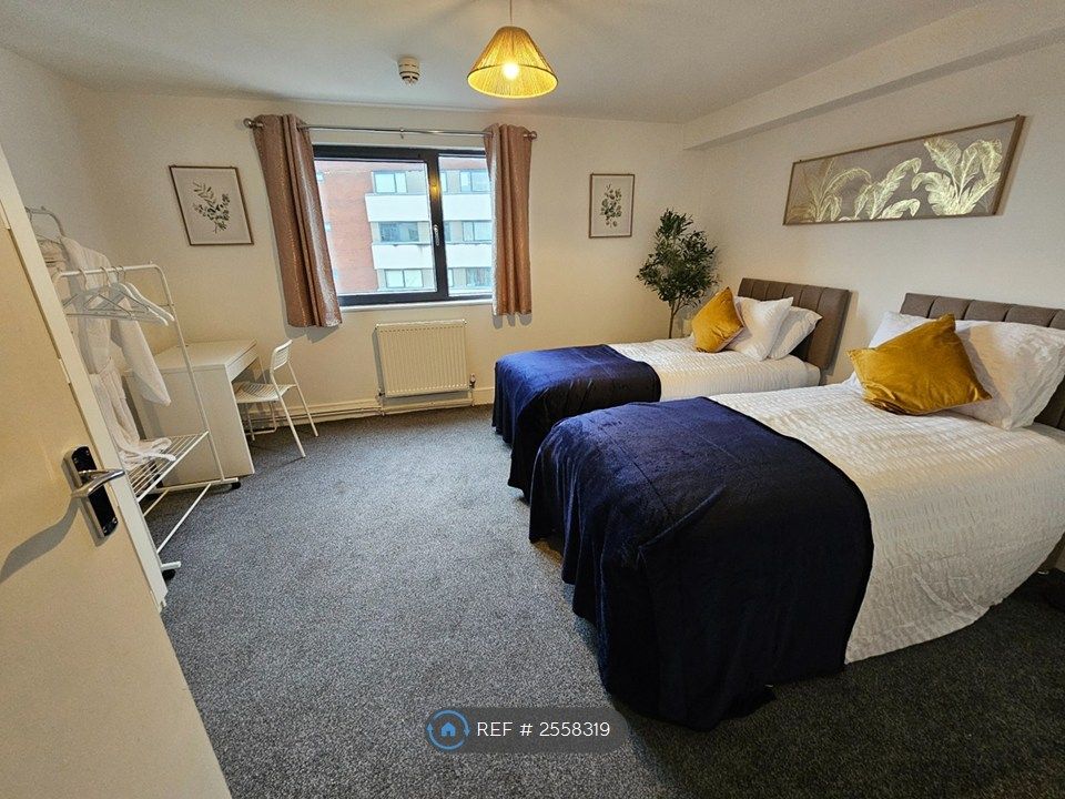 Property photo 3 of 11 King Size, Zip Link Beds