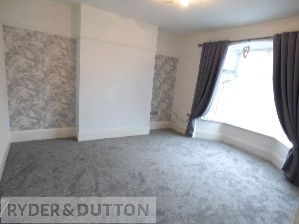 Property photo 2 of 14 Lounge