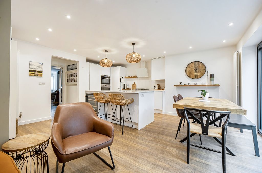 Property photo 2 of 15 1441655-17-69Dfb3...