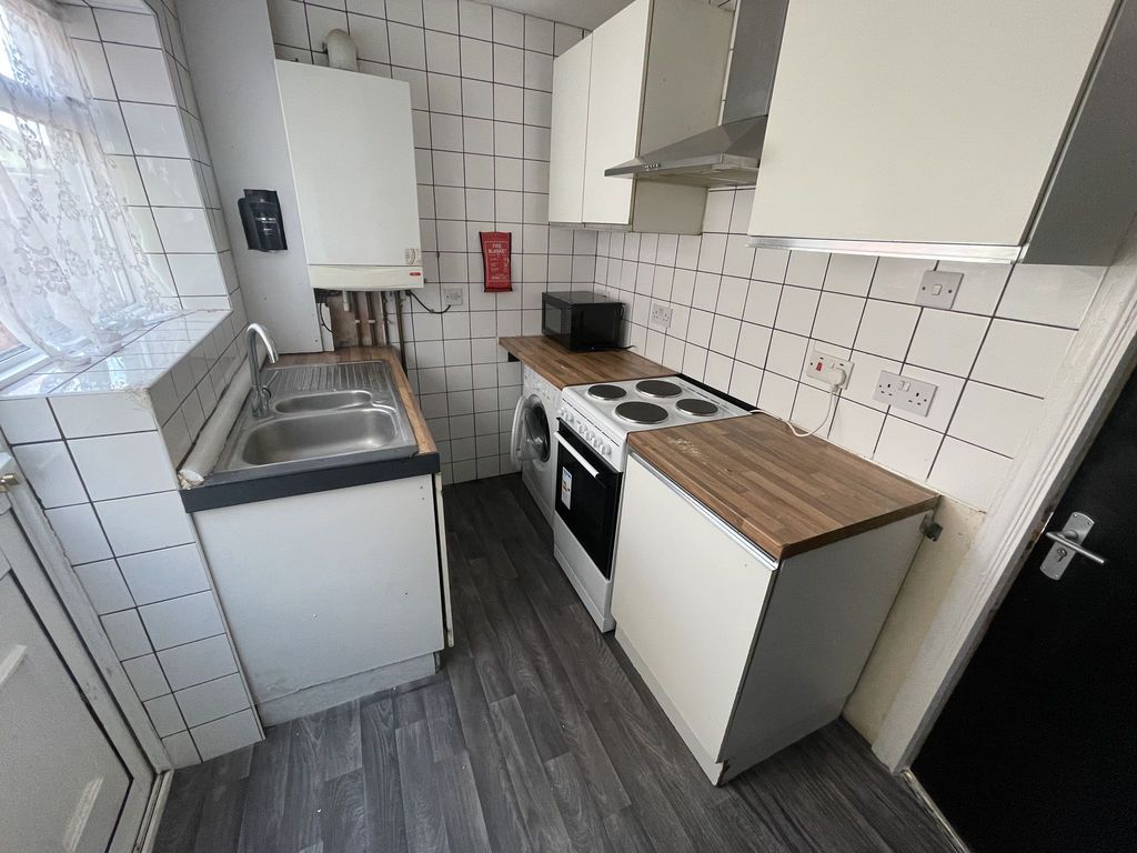 Property photo 1 of 8 Photo 7