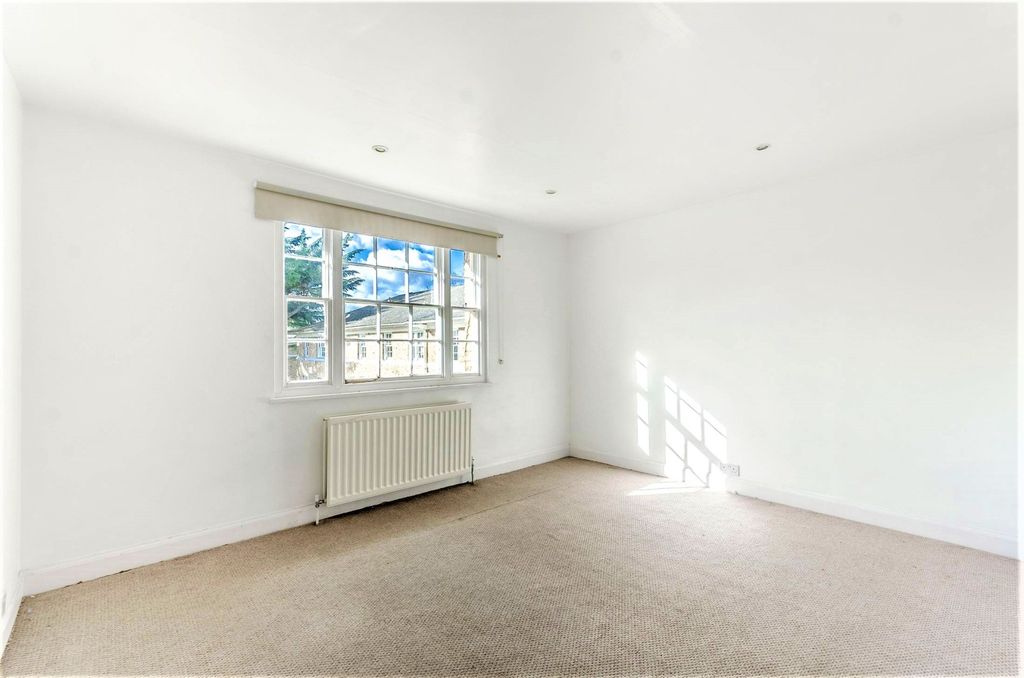 Property photo 3 of 7 B