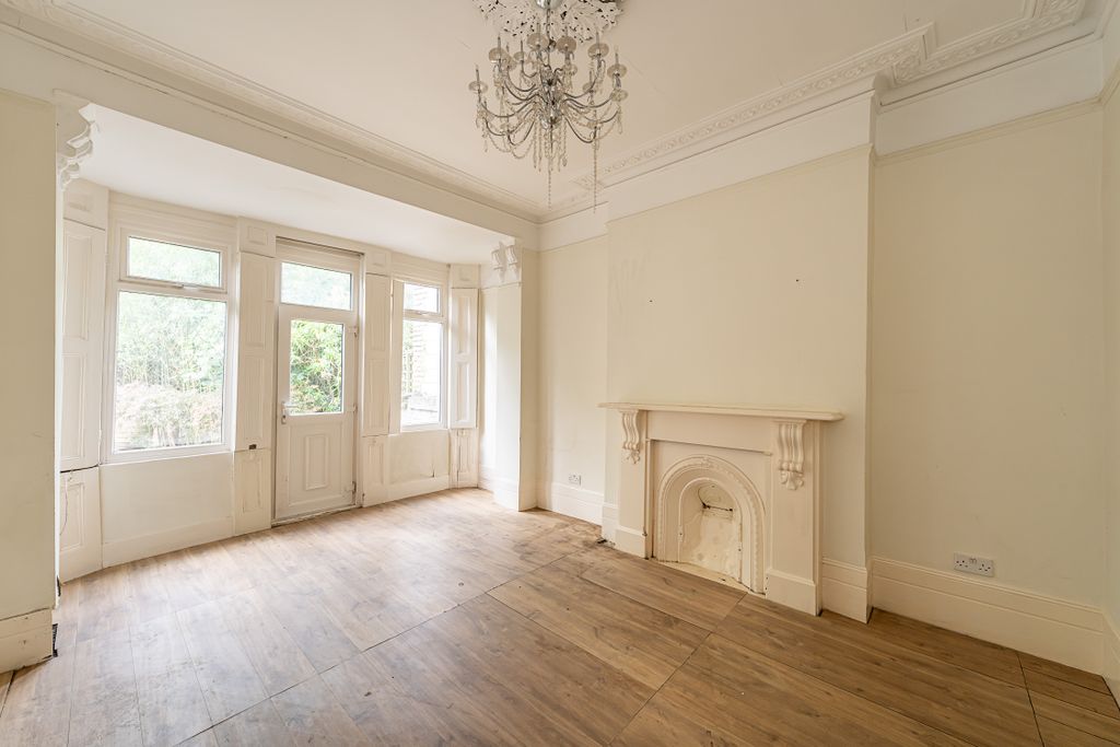 Property photo 2 of 27