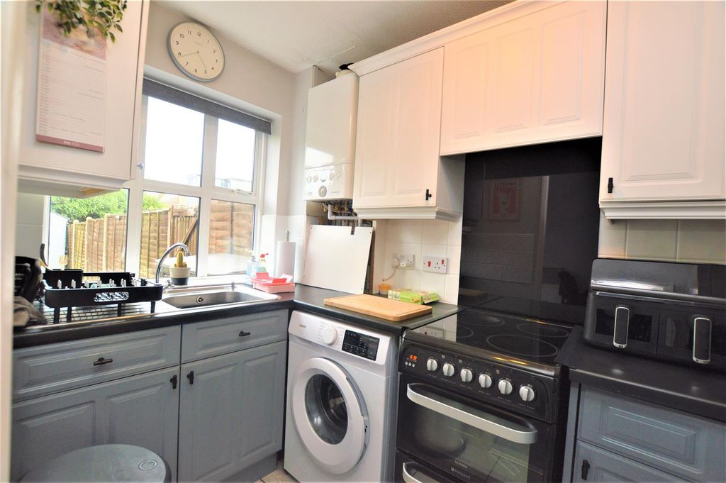 Property photo 3 of 13 Kitchen