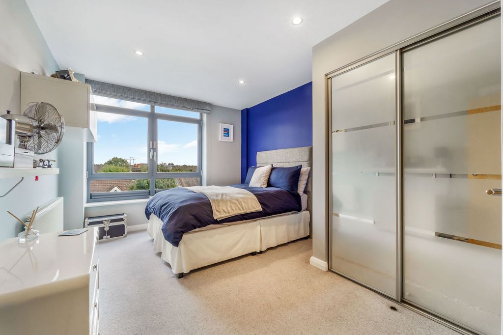 Property photo 2 of 12