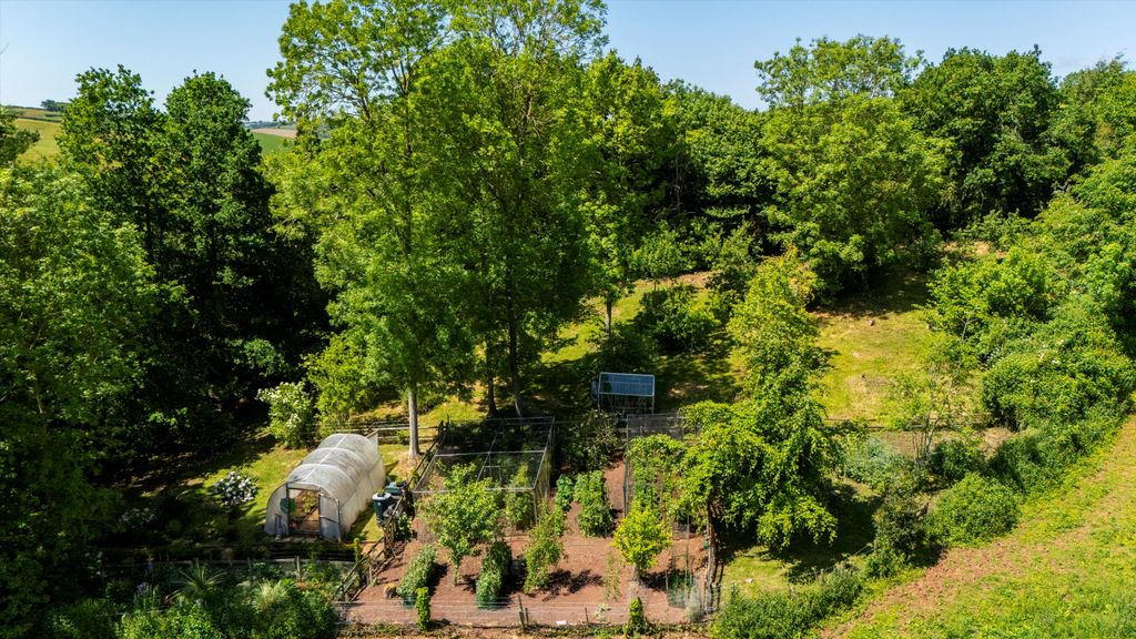 Property photo 2 of 18 Image