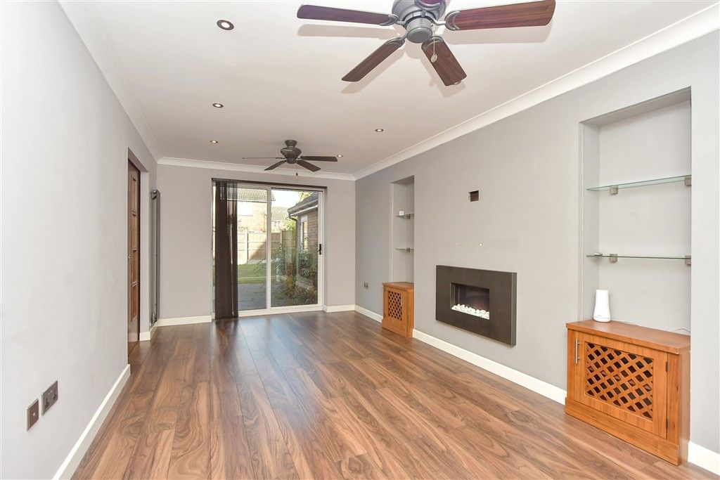 Property photo 2 of 15 Lounge