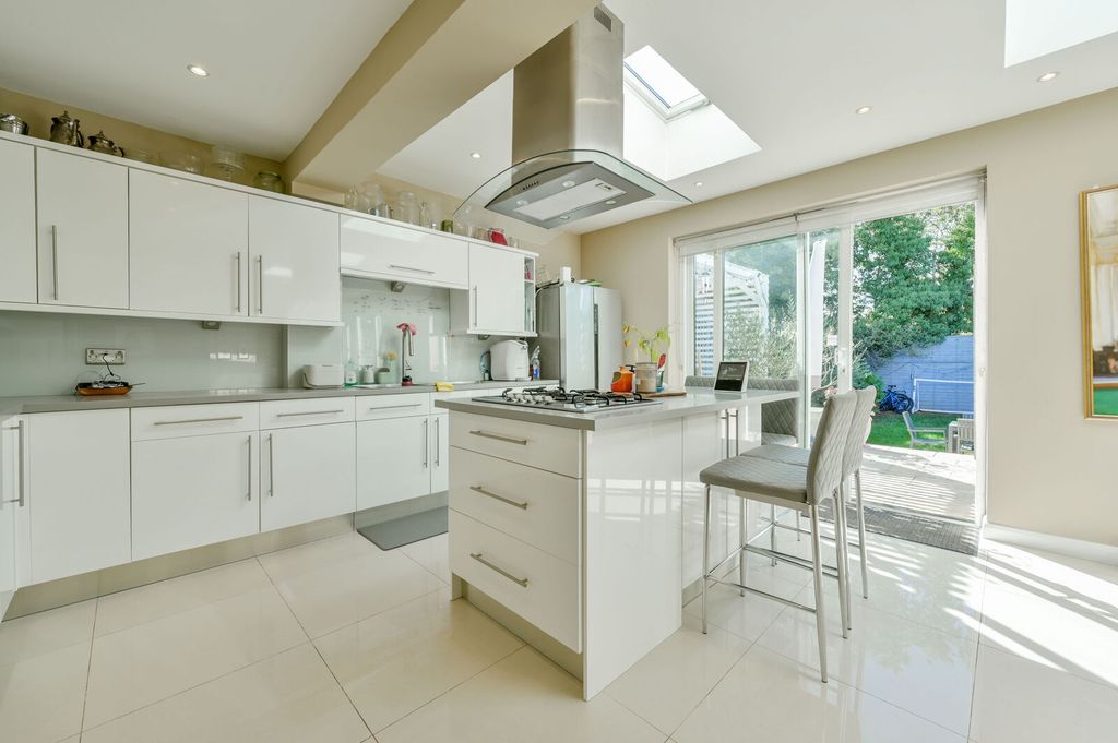 Property photo 1 of 30