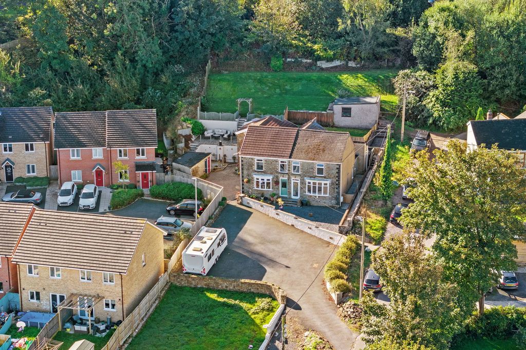 Property photo 1 of 34