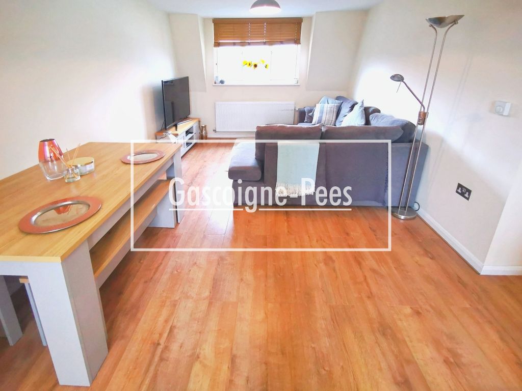 Property photo 2 of 6