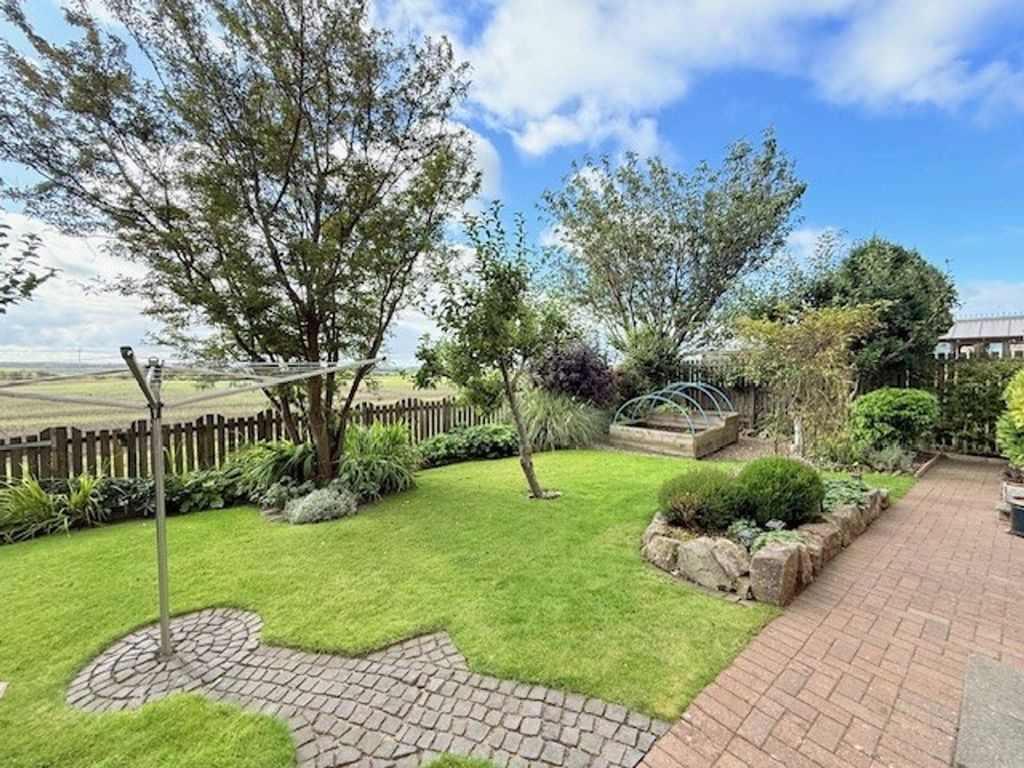 Property photo 2 of 33