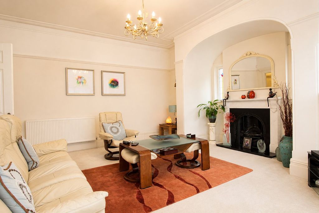 Property photo 2 of 18