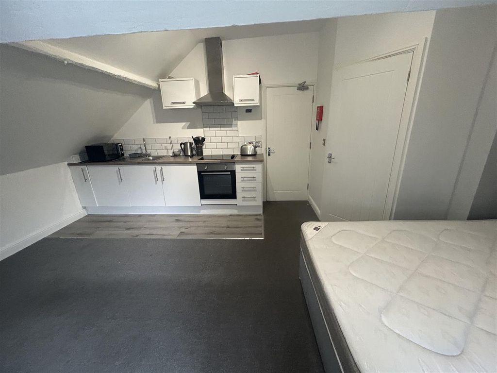 Property photo 2 of 6 Room 9.Jpg