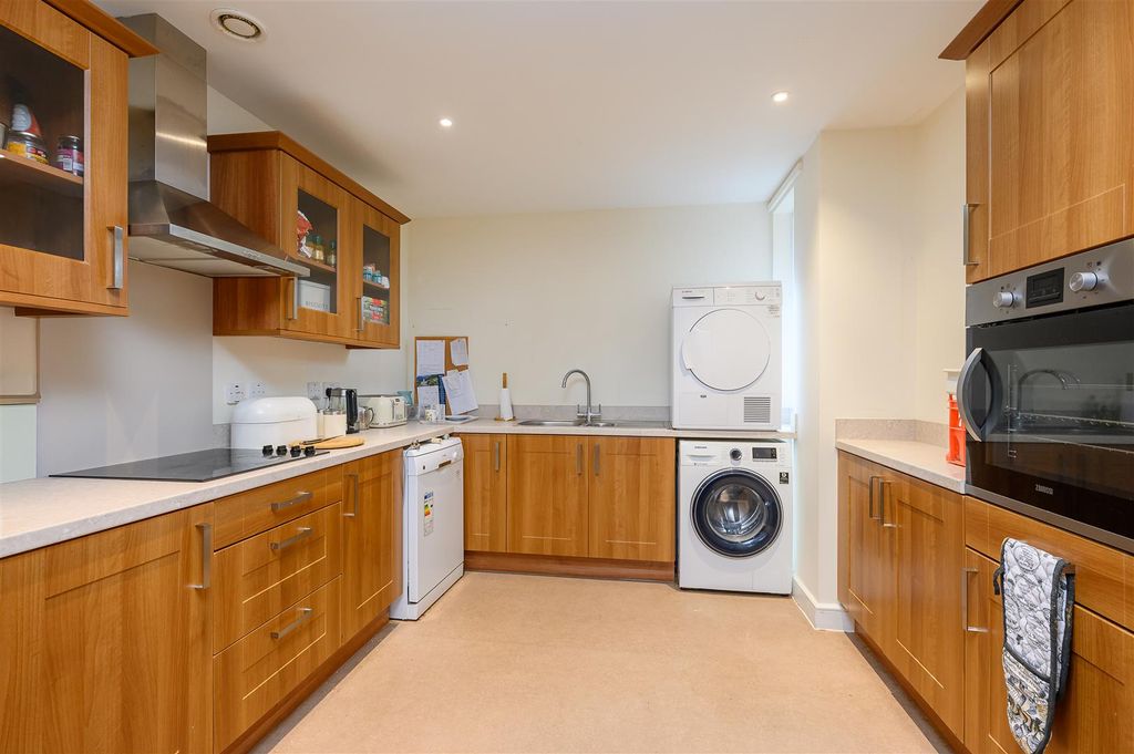 Property photo 2 of 19 Kitchen