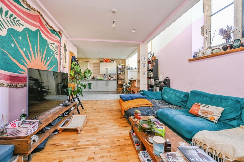 Property photo 3 of 20 Pbox-Img.Jpg