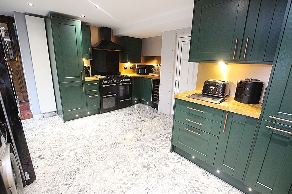 Property photo 2 of 27 Kitchen