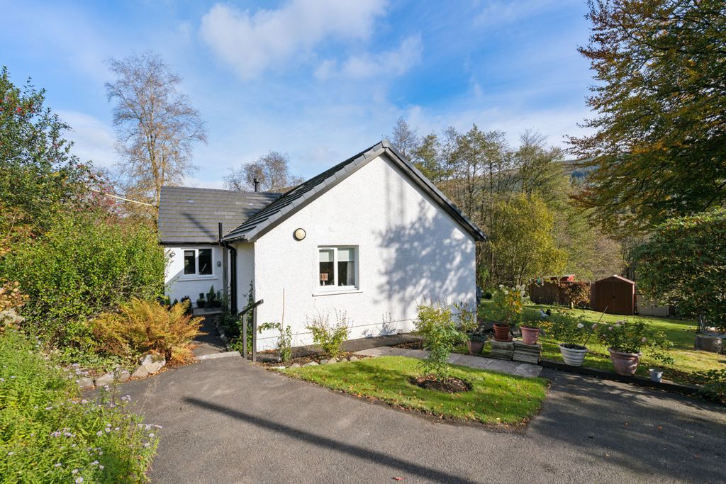 Property photo 2 of 33