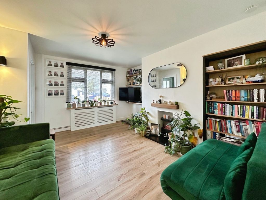 Property photo 2 of 19 4900816