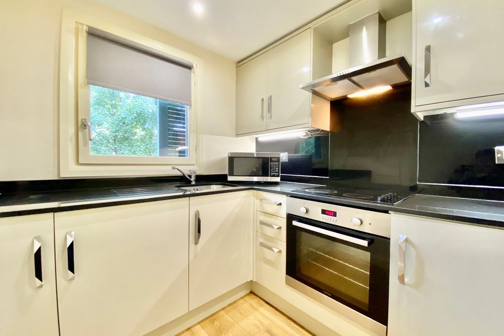 Property photo 3 of 8 Photo 02