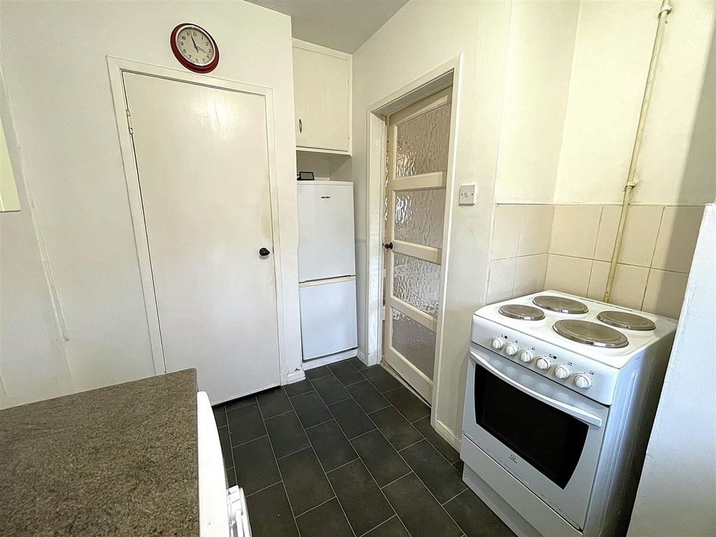 Property photo 3 of 25 Kitchen