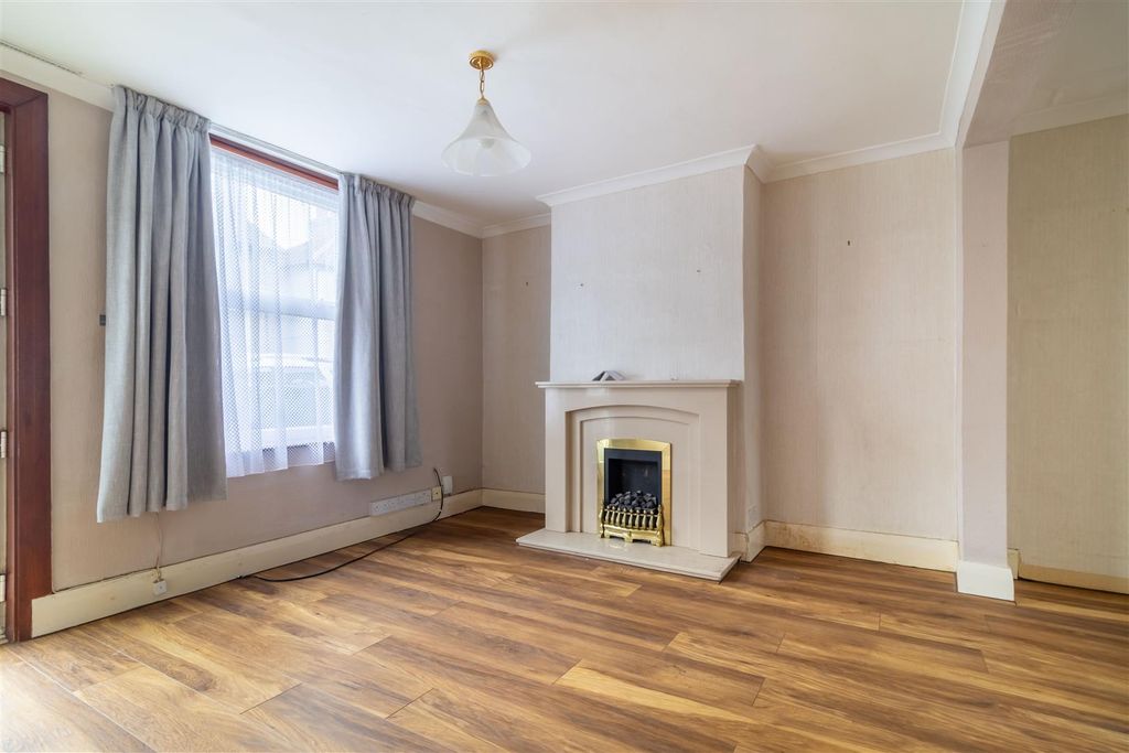 Property photo 2 of 11 _F3A2046-Hdr.Jpg