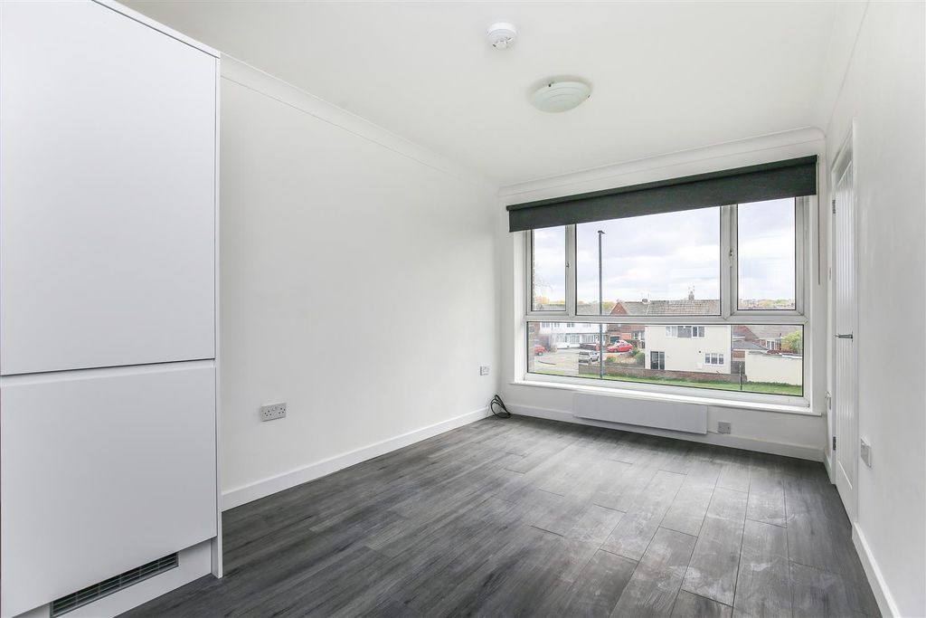 Property photo 3 of 10 Bm00374-S-Img_9201-18-Broomley.Jpg