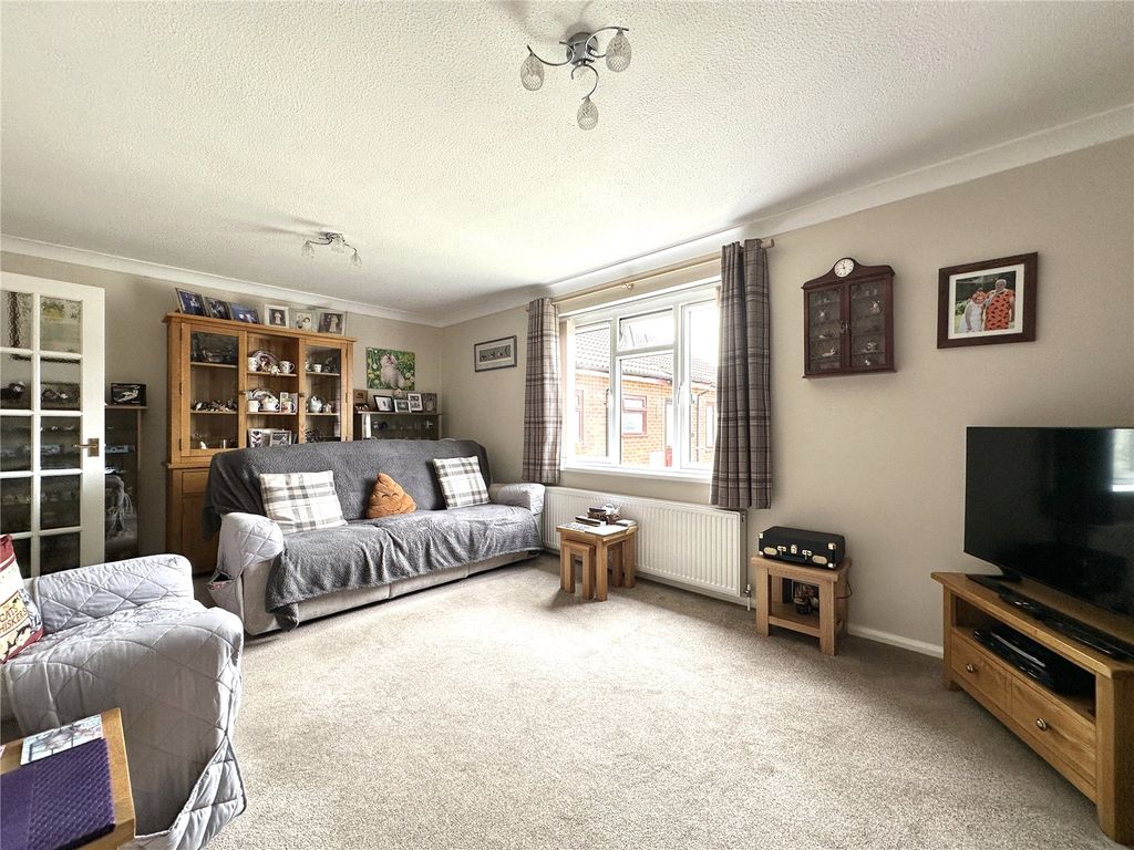 Property photo 3 of 15 Picture No. 02