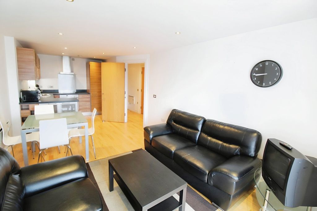 Property photo 2 of 8 Picture No. 14