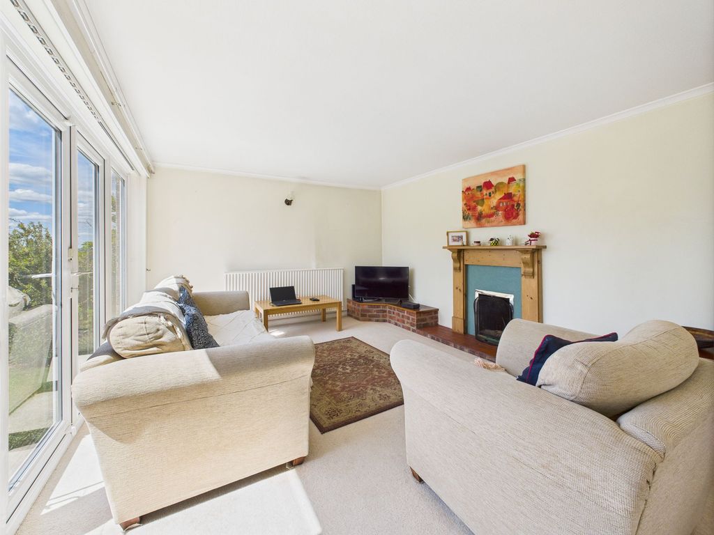 Property photo 2 of 17 Lounge