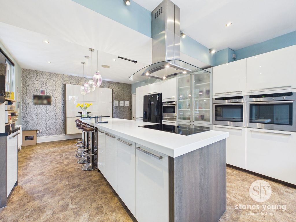 Property photo 3 of 49