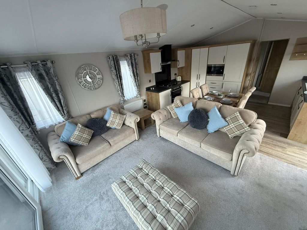 Property photo 2 of 25