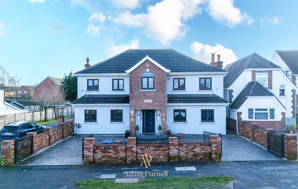 Property photo 1 of 32