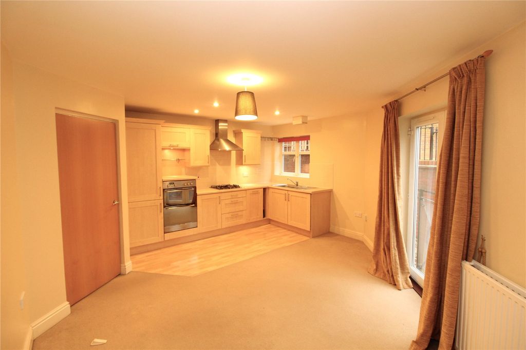 Property photo 3 of 8 Lounge/Kitchen