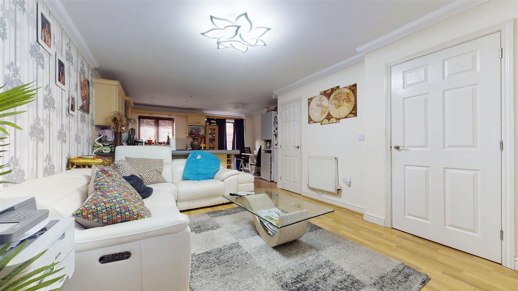 Property photo 2 of 18 11132025_001902.Jpg