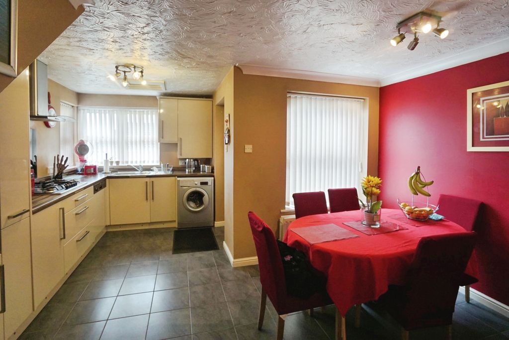 Property photo 2 of 19 Kitchen Diner