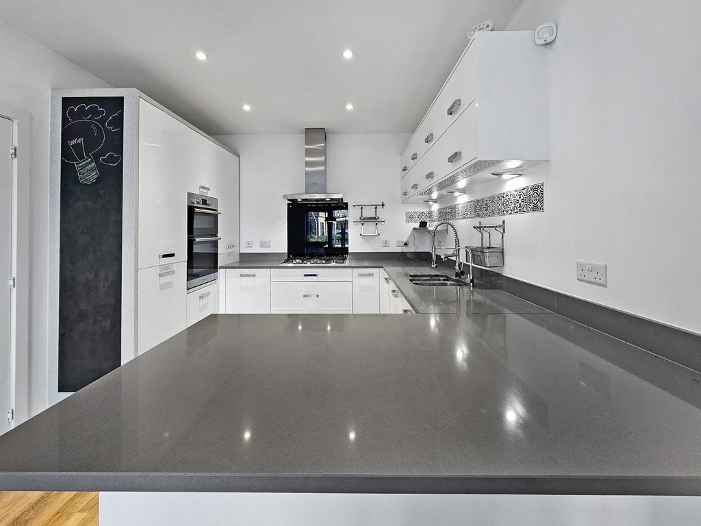 Property photo 2 of 19 20260102104811