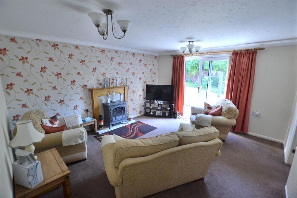 Property photo 3 of 16 Living Room