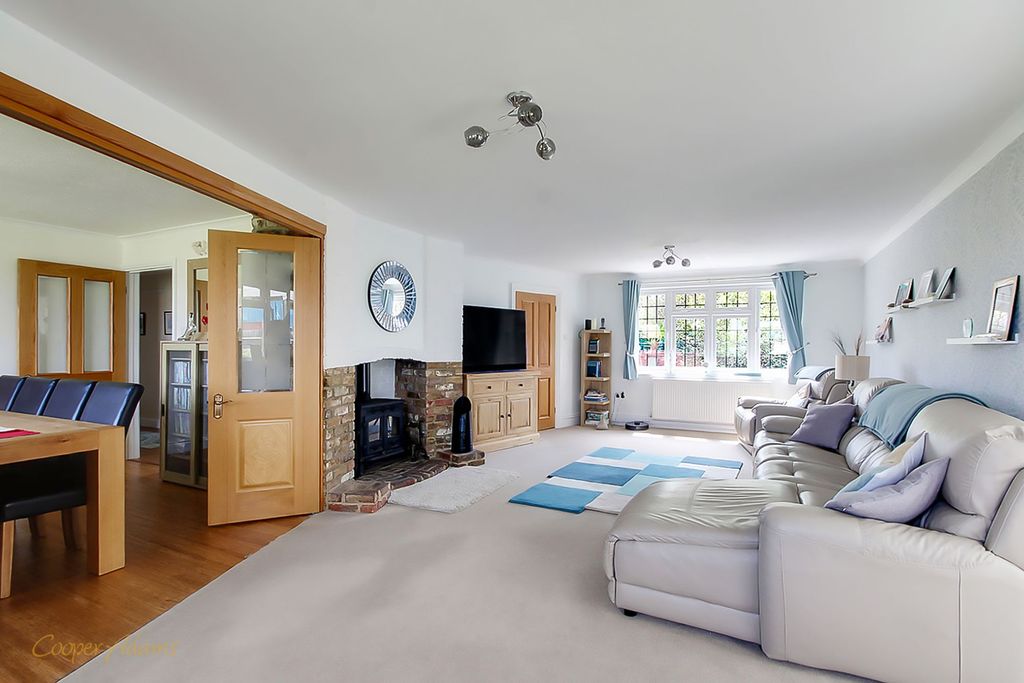 Property photo 3 of 16 Living Room